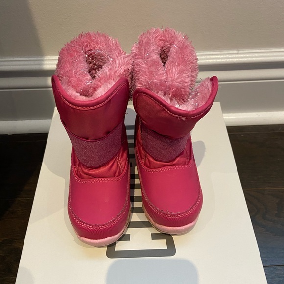 Cougar Boots Snowy Raspberry toddler size 5 - Picture 2 of 5